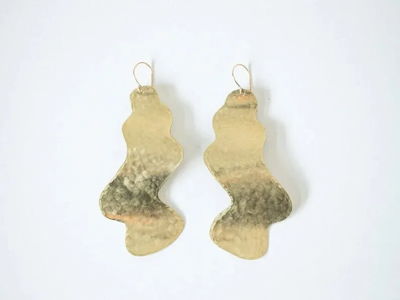 Enarmoured Bay Earrings (Hammered Brass)