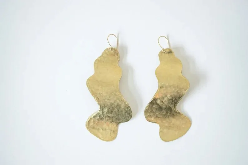 Enarmoured Bay Earrings (Hammered Brass)