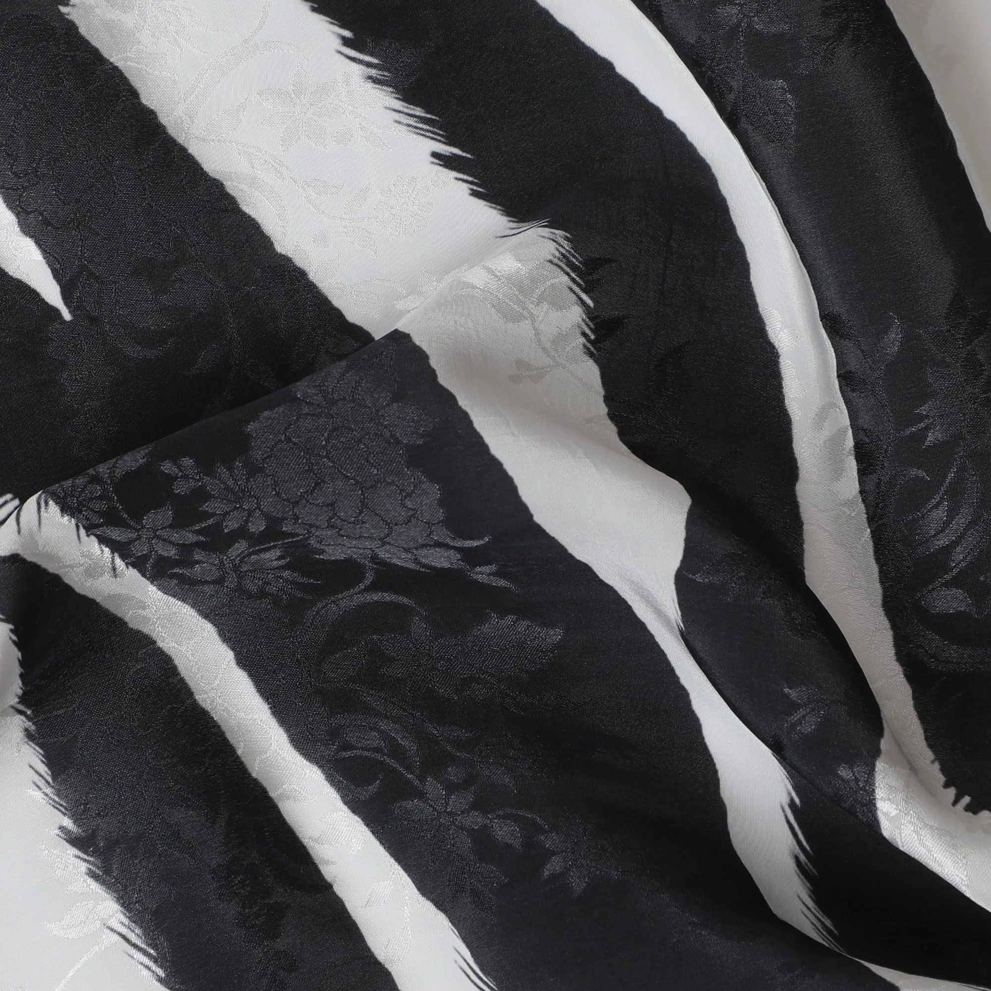 Monochrome Majesty Viscose Crepe Fabric with Abstract Stripes, 110cm Wide – Chic & Versatile-D18394